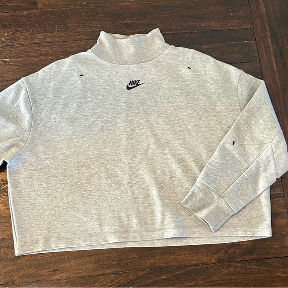 Nike Sportswear Tech Fleece Women's Oversized Turtleneck Sweatshirt - Light Gray - Picture 7 of 15